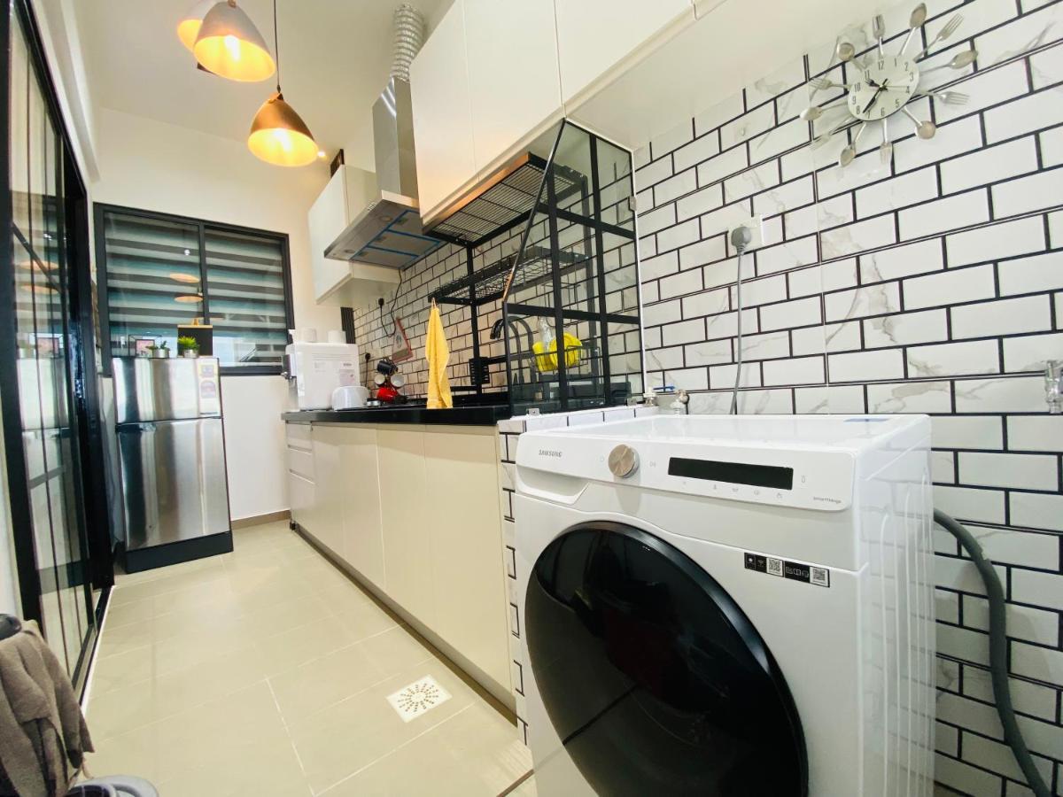 Orang Utan Guest House Monthly Сандакан Екстериор снимка